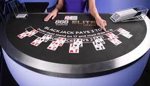 bmk99 iOS APP iPhone ဖုန်းပေါ်တွင် Live Casino ကစားနေသောပုံ